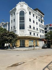 Cho thuê biệt thự ngõ 214 Nguyễn Xiển ,120m x 5 tầng 1 tum thông sàn , thang máy riêng phù hợp kinh