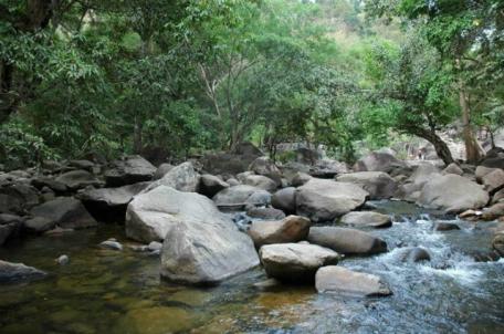 Thác Bà Bình Thuận – “Dịu dàng” giữa núi rừng hùng vỹ