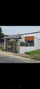 Bán gấp nhà cấp 4 kiêng cố có thể xây thêm 2 lầu chỉ 5,1 tỷ tới 102 m2  thổ cư 53m2, mặt tiền hẻm