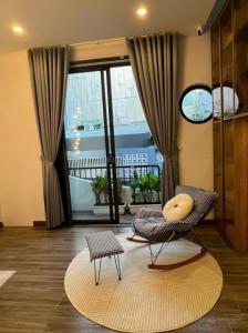 Bán gấp nhà mặt tiền trung tâm Hải Châu, đầy đủ công năng, nội thất xịn xò, sân thượng thoáng mát
