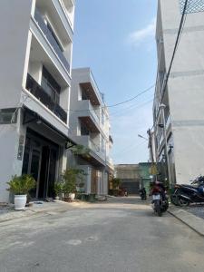 BÁN GẤP NHÀ ĐẸP 4 TẦNG - NGANG 5M - TT NHÀ BÈ - ĐƯỜNG XE TẢI TRÁNH - 50M2 - CHỈ NHỈNH 6,25 TỶ