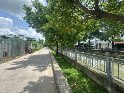 ????Bán lô đất MT bờ kênh đường Thạnh Xuân 25 cạnh UB Phường Thạnh Xuân Quận 12- DT 96m2 (5,1x19) chỉ