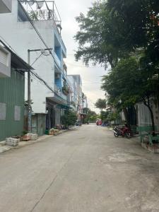 Bán nhà 3 tầng 2 mặt hẽm xe hơi đường Thạnh Lộc 37 Quận 12 DT 70m2, 3PN, sổ hồng trao tay - Giá chỉ