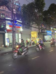 Bán nhà 3 tầng mặt tiền 9x28m giá 45,99 tỷ Đường Lê Văn Thọ