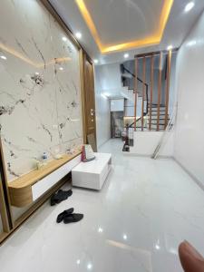 BÁN NHÀ CẦU GIẤY - Ô TÔ - DÂN XÂY MỚI - LÔ GÓC - NỘI THẤT XỊN - 35M X 5 TẦNG X 7.6 TỶ