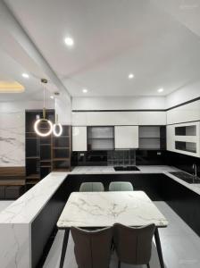 Bán nhà Đại Từ, DT 46m2 x 5 tầng, giá 7.8 tỷ, ngõ to, rộng, 10m ra oto tránh, nhà đẹp, ở luôn