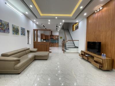 Bán nhà đẹp 100m2 Sơn Trà Đà Nẵng, 4PN, 3 mặt thoáng, vị trí kinh doanh tốt