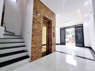 Bán nhà Đông Ngạc 35m, 5 tầng, gần trường chợ, ô tô tránh, 2 mặt thoáng, thang máy