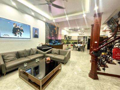 BÁN NHÀ ĐỨC GIANG LONG BIÊN,OTO TRÁNH-FULL NỘI THẤT-76M-NHỈNH 11 TỶ(TL)
