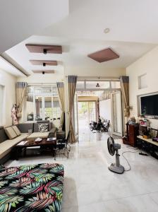 Bán nhà đường 102, Phường Tăng Nhơn Phú A, Q9, Thủ Đức, TP HCM. DT 84m2, 3 tầng, 4PN, sổ hồng, giá