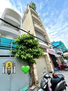BÁN NHÀ GIẢM CHÀO 200 TR- TRƯỚC NHÀ XE TẢI QUAY ĐẦU THOẢI MÁI- GẦN TRƯỜNG ĐẠI HỌC NGUYỄN TẤT THÀNH-