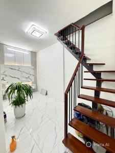 bán nhà hoàng hoa thám DT 20m x5 tầng chỉ 3,650 tỷ sổ đỏ,ngõ thông,gần phố,nhà đẹp