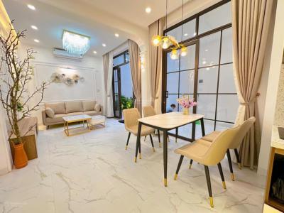 Bán nhà Hoàng Liệt DT 50m2 x 5 tầng, giá 7.8 tỷ, ngõ rộng, gần đường, đẹp, ở luôn