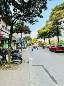 BÁN NHÀ HOÀNG QUỐC VIỆT 101M2X5T,VIEW HỒ,ÔTÔ, KINH DOANH,MẶT TIỀN 5.3M, GIÁ 32.8 TỶ
