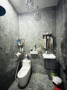 Bán nhà Huỳnh Văn Bánh - 60m2 ( 5x12 ) 2 tầng - hẻm 4m - dt 13 tr - giá chỉ 7 tỷ