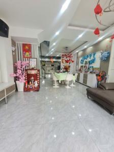 Bán nhà KDC Dương Hồng sát BX Quận 8, 10x20m x 4 tầng BTCT, hoàn công chuẩn đẹp, có tầng hầm Ô tô