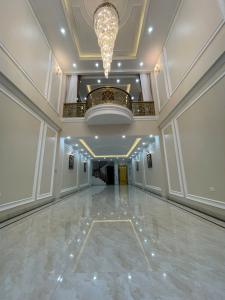 Bán nhà khu 918 phường long biên 90m2 x 7 tầng thang máy, nhà 2 mặt thoáng, kinh doanh. LH