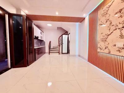 Bán Nhà  Kim Hoa 27m2. 5 tầng. mặt tiền 6.5m. giá  6.9 tỷ Đống Đa hà Nội