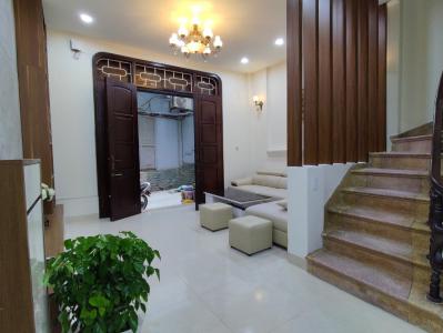 Bán nhà Nguyễn Chính, Hoàng Mai, 15m ra phố, ô tô gần nhà, 41m2, 7.6 tỷ