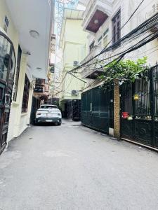 Bán nhà Ôtô tránh Phố Hào Nam 50/70m, 4 Tầng, Mặt tiền 4.3m 23.5 Tỷ, Ngõ thông