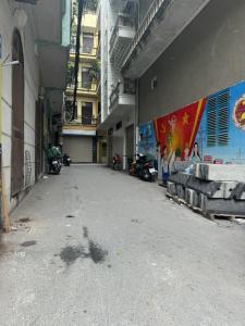 Bán nhà phân lô ngay Ngã Tư Sở, nhà mới, gara ô tô, 46m2, 5 tầng, 14,9 tỷ.