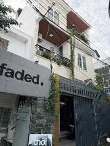 BÁN NHÀ VÕ THỊ SÁU- P.TÂN ĐỊNH- 113M2 (6.4x18) A4 - TRỆT, 3 LẦU, SÂN THƯỢNG - THÔNG ĐINH CÔNG