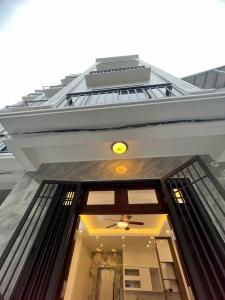 Bán nhà Xuân La, 40m x 6 tầng thang máy – ngõ thông, gần ô tô – mới keng - sầm uất, giá 10.2 tỷ