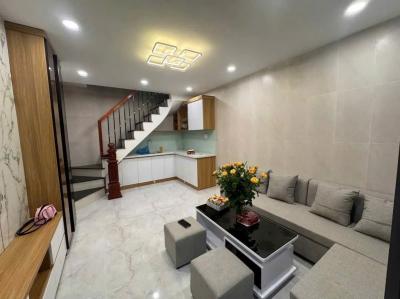 Cần bán nhà 5 tầng 20m ô tô đỗ rẻ nhất thị trường tại Minh Khai, HBT