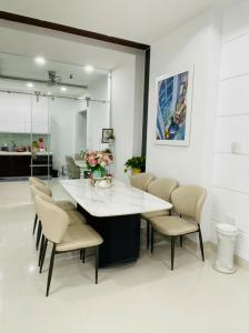 Cần Bán nhà đẹp mặt tiền Nguyễn Hữu Huân, Tân Tiến, TP Nha Trang.
 DT: 137,62m² 
Giá: 18tỷ1