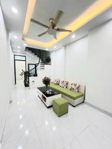 Cần Bán Nhà Tân Mai Ô Tô Đỗ Cửa 45m 2 Tầng 3 Ngủ 4.28 Tỷ Sổ Đỏ Chính Chủ