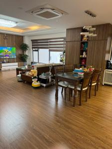 Cần Cho thuê nhanh căn chung cư B2304 Stellar 35 Lê Văn Thiêm, quận Thanh Xuân, HN