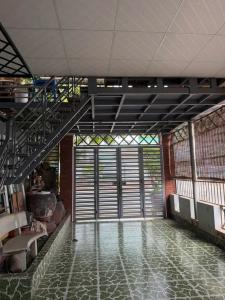 Căn nhà 1 trệt 2 lầu góc 2 MT số 248 Nguyễn Hữu Cảnh - P. Rạch Dừa
Dt : 121 m2 ( 5 x 24) Diện tích