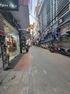 CẦU GIẤY DT 46M GIÁ 15,8 TỶ-Ô TÔ QUA NHÀ,KINH DOANH SẦM UẤT-NHÀ ĐẸP,CÁCH PHỐ 50M