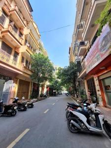 CCMN MẶT PHỐ VƯƠNG THỪA VŨ, 75M*8 TẦNG, Ô TÔ ĐỖ CỬA 24/7. GIÁ 30 TỶ (TL)