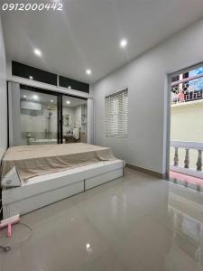 CHÍNH CHỦ BÁN NHÀ THỤY KHUÊ - TÂY HỒ  – CÁCH HỒ TÂY CHỈ 100M
Diện tích sử dụng: 150m² – Mặt tiền: