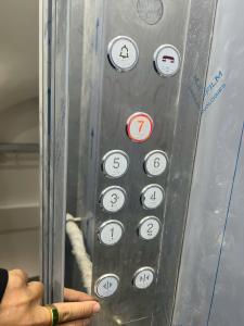 Chính chủ cần bán nhà vừa mới xây xong 51m2 x 7 tầng thang máy, 11 phòng ngủ, vs khép kín