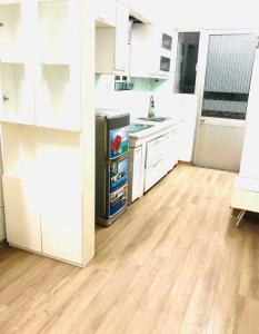 Cho thuê căn chung cư 2 phòng ngủ tại Định Công, Hoàng Mai