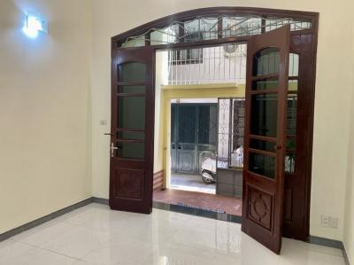 Cho thuê nguyên căn giá rẻ Ngọc Hồi 60m, 3 tầng, mặt tiền 4m, 8.5tr/th, Hoàng Mai.