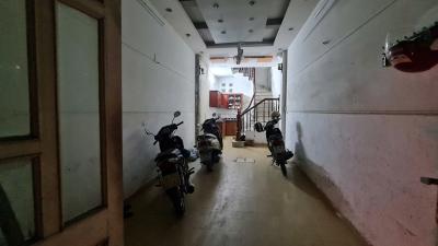 Cho thuê nhà 5 tầng x 30m2 4 ngủ, Vĩnh Hưng làm CHDV, ở gđ, nhóm 11 Triệu