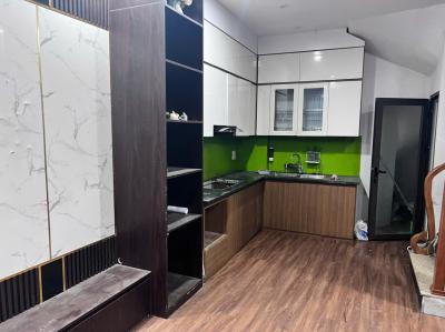 Cho thuê nhà ngõ 268 Ngọc Hồi, 5 tầng x 30m2, 3PN, 4 WC, Full đồ vào ngay
