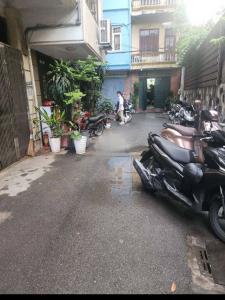 Cho thuê nhà ngõ ô tô Khương Trung, 3.5 tầng x 42m2, 3PN, 3 WC, 10.5 Triệu
