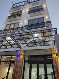 Cho thuê nhà ngõ ô tô tránh Vĩnh Hưng, 5 tầng x 45m2, thang máy vào ngay 15 triệu/th