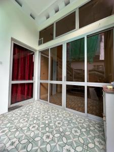 Cho thuê nhà tầng 2 phố Khâm Thiên, 50m2, 2 ngủ, 1 vệ sinh, 8 Triệu đủ đồ