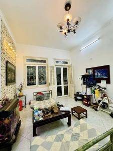 Cực Hiếm! Bán nhà Lê Văn Hưu, 100m2, 4 tầng, mặt tiền 4.2m, 15.8 tỉ, KD appartment, homestay