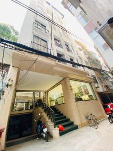 CỰC HIẾM-Bán Tòa Dòng Tiền (CHDV) Ngõ 381 Nguyễn Khang 190m/9Tầng/MT 10m 62.5 Tỷ