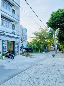 ĐƯỜNG 10M SIÊU THOÁNG – XE HƠI NGỦ TRONG NHÀ – NHÀ MỚI 4 TẦNG – GIÁP QUẬN 7 – CHỈ 6.9 TỶ