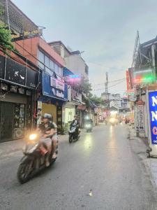 Hồ Đắc Di –Lô góc mặt phố – 2 mặt thoáng đón thiên khí