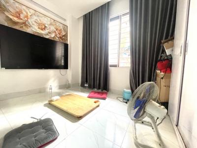 HOÀNG QUỐC VIỆT 18M x5 TẦNG CHỈ 4,250 TỶ NGÕ THÔNG,LÔ GÓC,Ô TÔ QUA NHÀ,DÂN XÂY,30M RA PHỐ