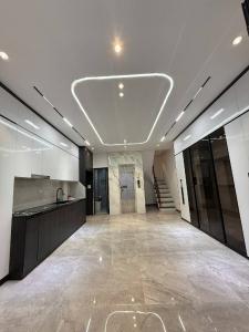 KHÚC THỪA DỤ DT 40M x7 TẦNG THANG MÁY 13,5 TỶ NGÕ BA GÁC,GẦN PHỐ,MẶT TIỀN 4,6M