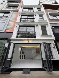 L1869 ⭐️ nhà Ngô Đức Kế Bình Thạnh, SHR, Vuông, HXH, 7.x tỷ